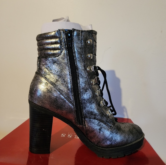 Guess Garyn Combat Boot in Metallic Silver, Size8M, NEW with Box - Picture 1 of 9